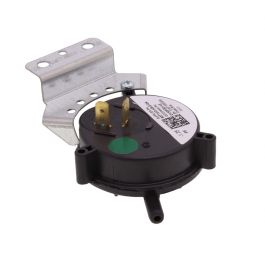 Amana-Goodman 0130F00110 Pressure Switch Green -1.35" WC